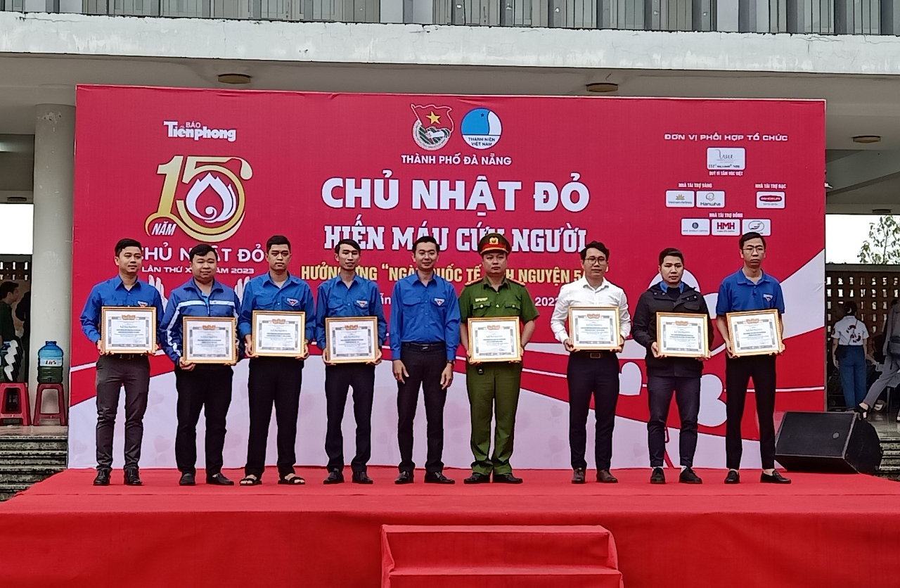 TRƯỜNG ĐẠI HỌC DUY TÂN XUẤT SẮC NHẬN BẰNG KHEN CỦA HLHTN TP ĐÀ NẴNG TRONG PHONG TRÀO HIẾN MÁU TÌNH NGUYỆN NĂM 2022